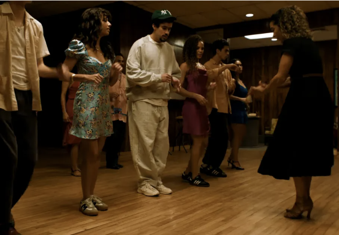 Análisis del Ritmo y Estilo⁢ Musical que‍ Define la Canción